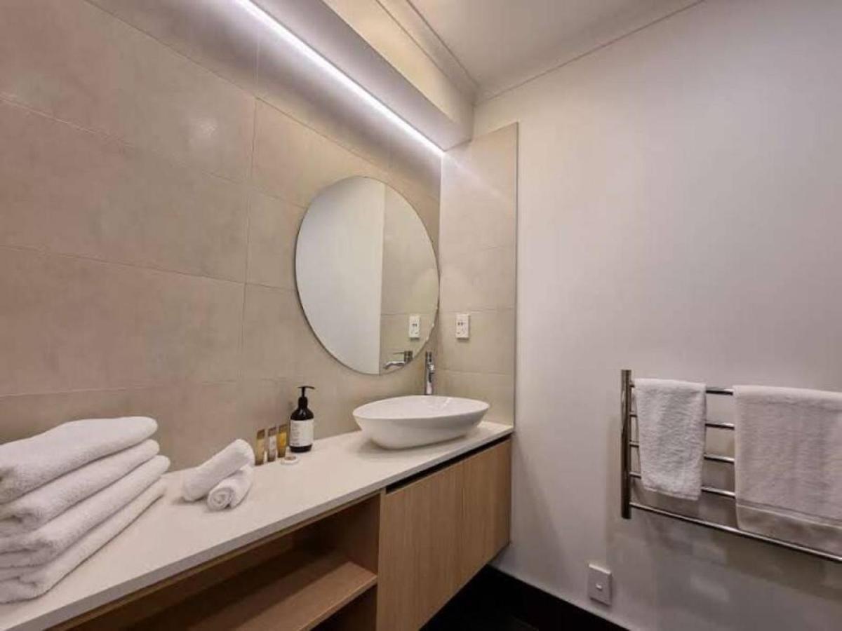 Sweet Escape Cbd Studio With Pool And Gym โอ๊คแลนด์ ภายนอก รูปภาพ
